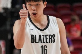 杨瀚森15分三分6中3均创新高！开拓者险胜鹈鹕(开拓者对战鹈鹕)