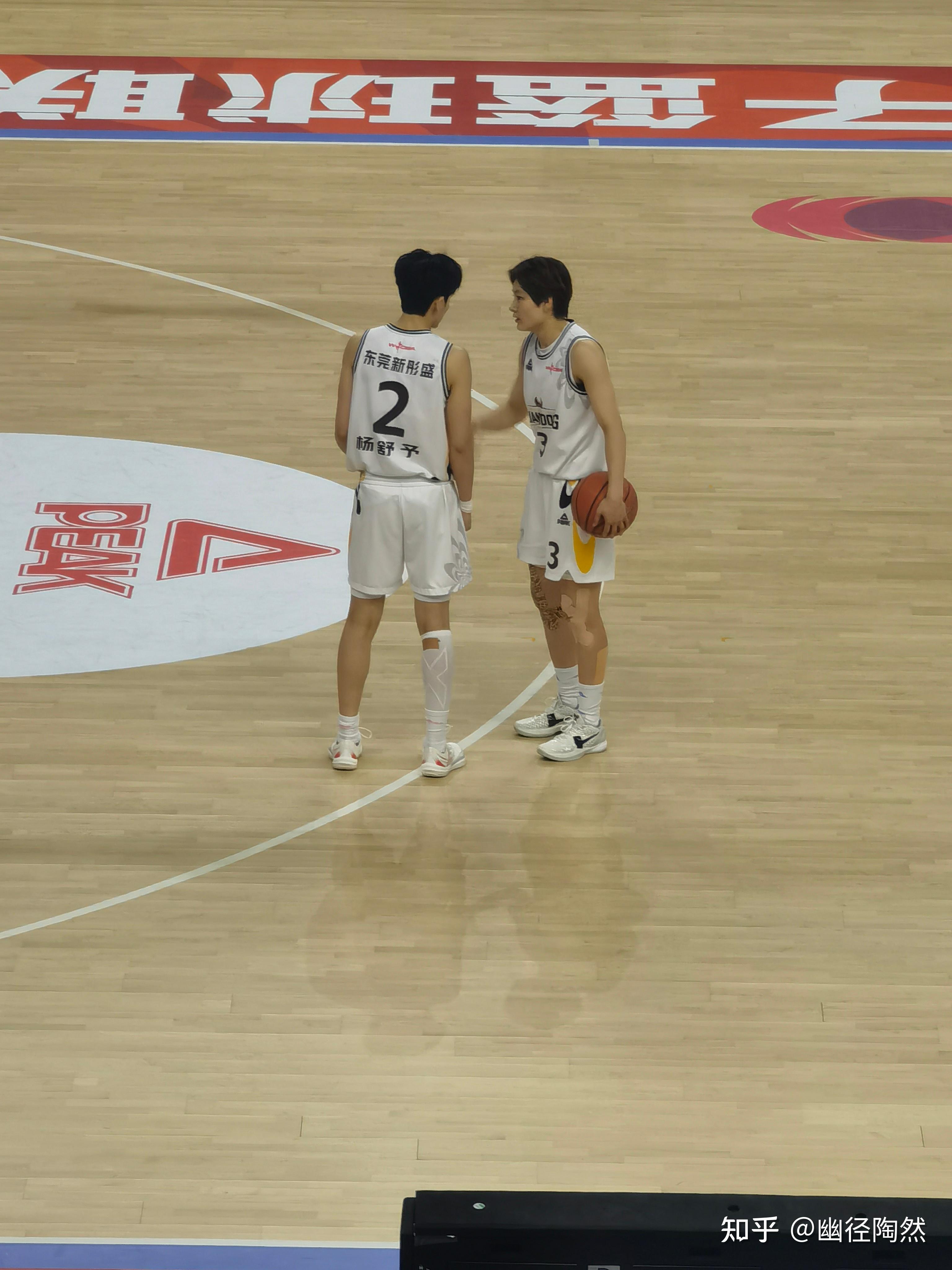 姐妹连线！杨力维杨舒予合砍25分老将发力助队大胜的简单介绍