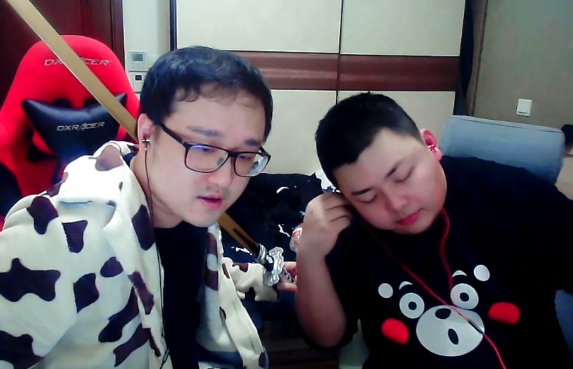 包含【直播】西卡：为什么没有有一个人敢上去开团啊？全是蛆吗都在后面看？50亮502回复英雄联盟的词条